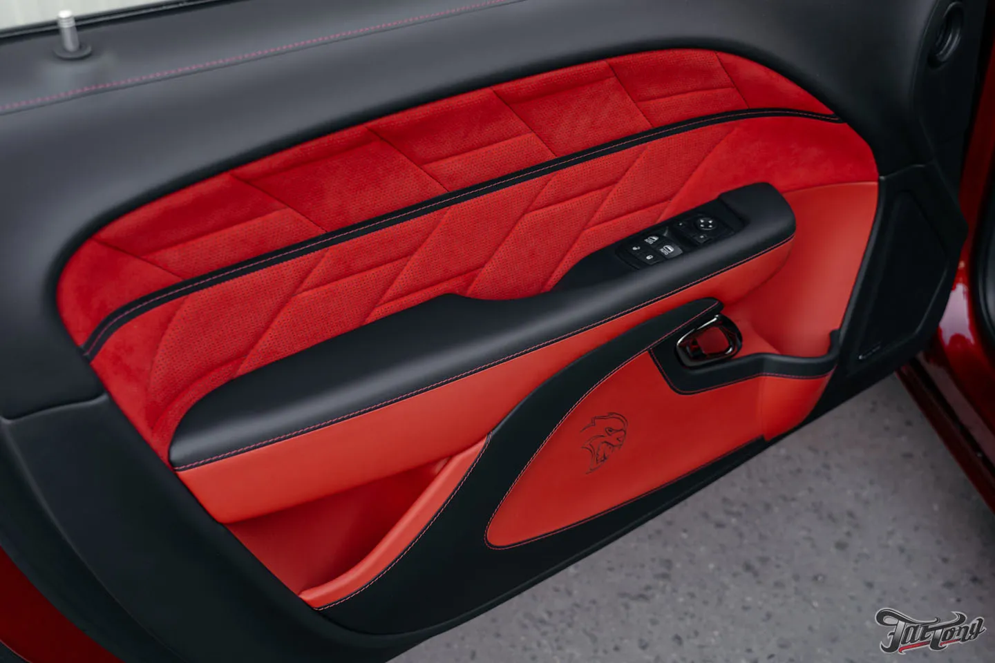 Вспомним большой проект по Dodge Challenger Hellcat?